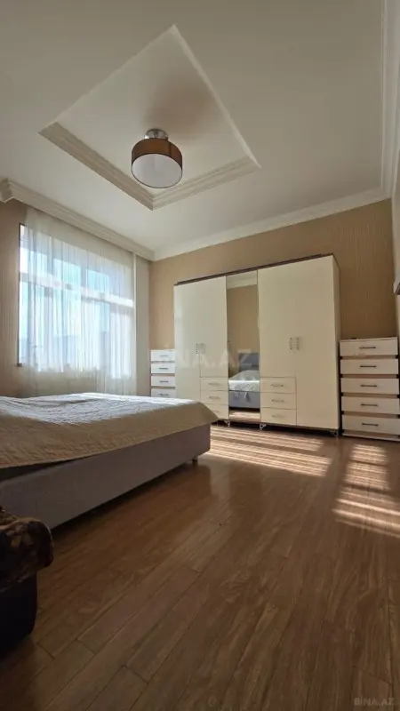 Kirayə verilir 4 otaqlı mənzil 130 m²