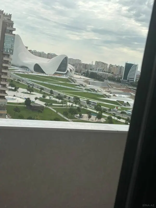 Satılır 3 otaqlı mənzil 144 m²