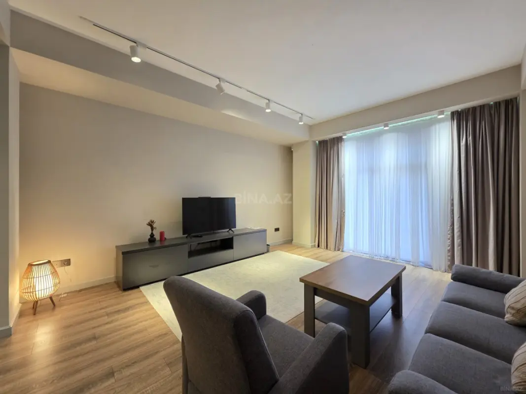 Kirayə verilir 4 otaqlı mənzil 180 m²