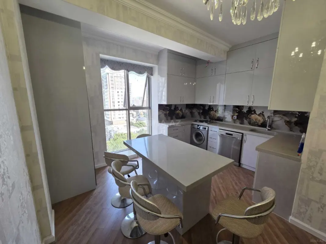 Kirayə verilir 3 otaqlı mənzil 150 m²