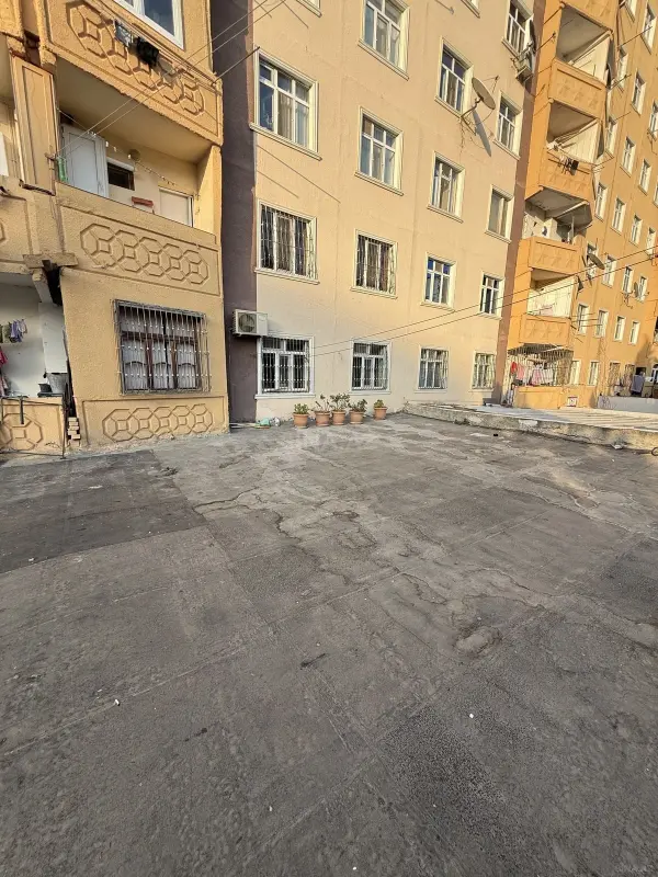 Satılır 4 otaqlı mənzil 90 m²