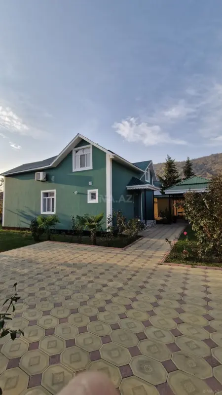 Kirayə verilir 6 otaqlı həyət evi 200 m²