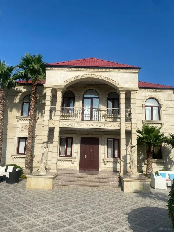 Satılır 8 otaqlı həyət evi 560 m²
