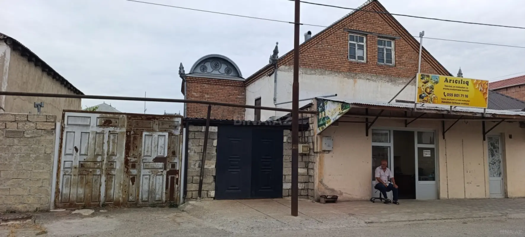 Satılır 8 otaqlı həyət evi 700 m²