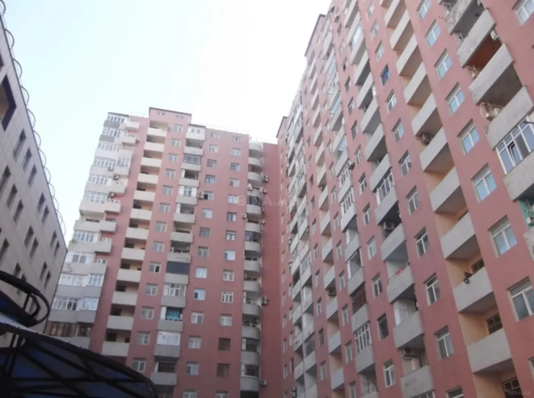 Satılır 5 otaqlı mənzil 260 m²