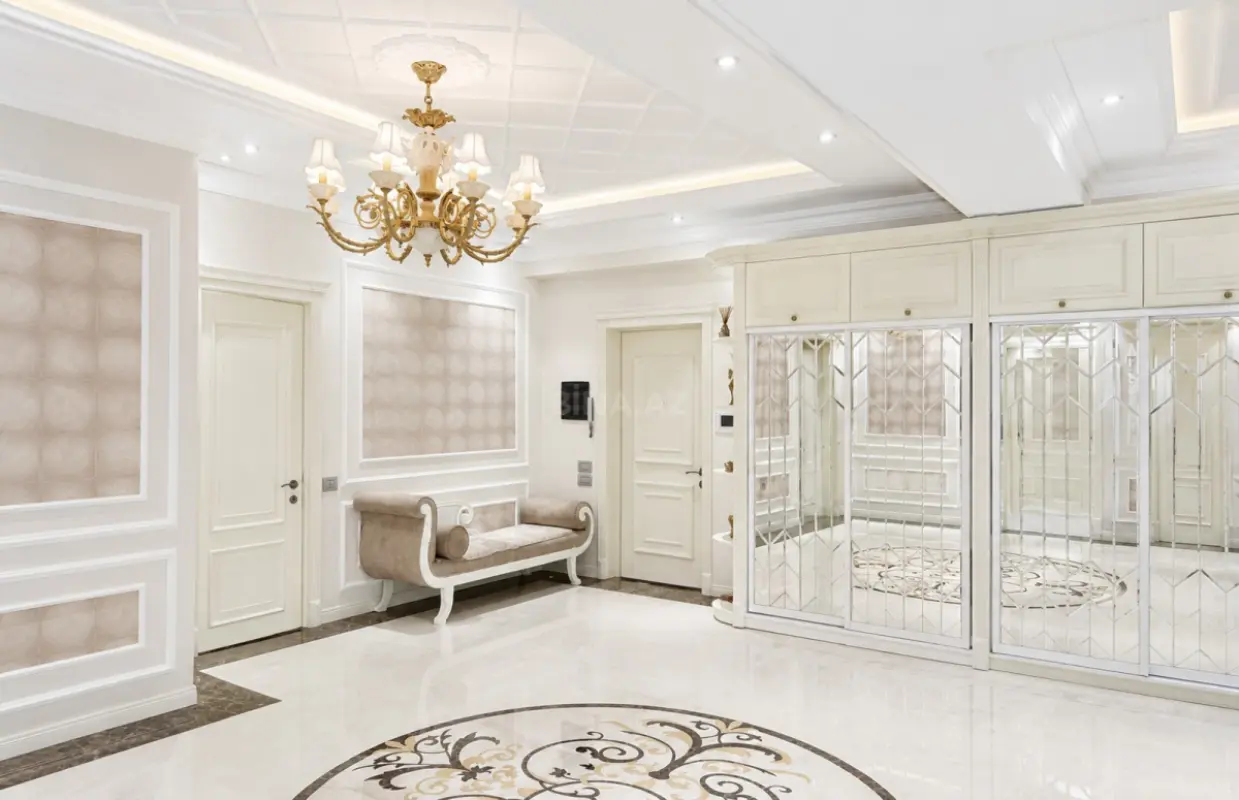 Satılır 4 otaqlı mənzil 167 m²