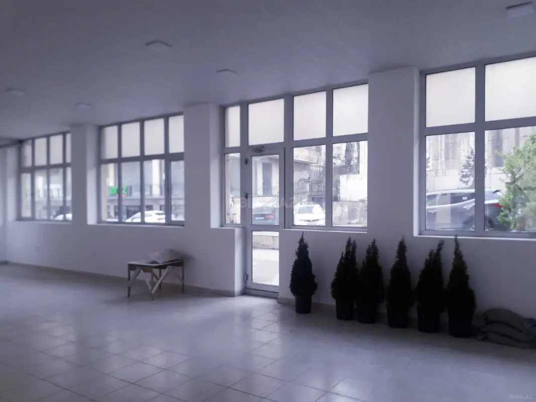 Satılır obyekt 214 m²