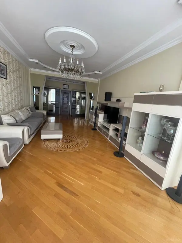 Kirayə verilir 2 otaqlı mənzil 100 m²