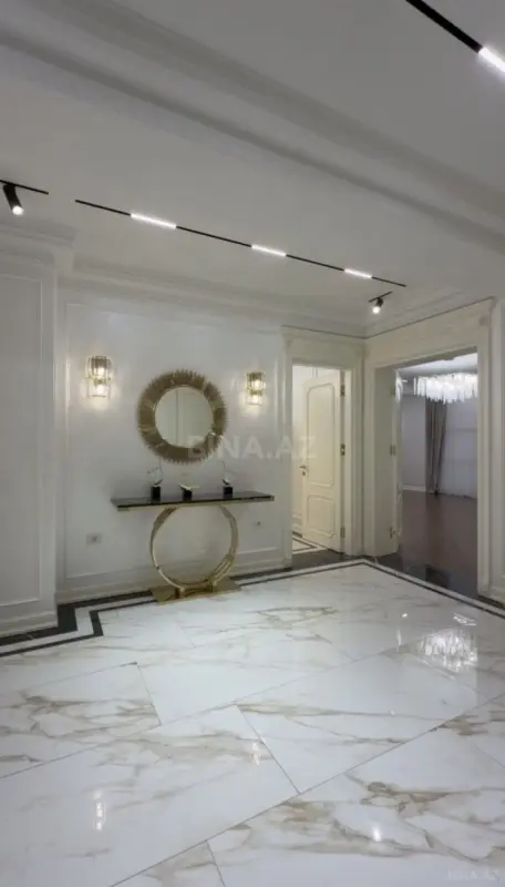 Satılır 4 otaqlı mənzil 185 m²