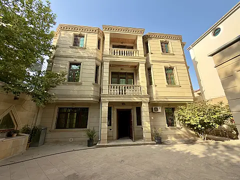 Satılır 10 otaqlı həyət evi 400 m² — Bakı, 8-ci mikrorayon 10 otaq 400.00 m²