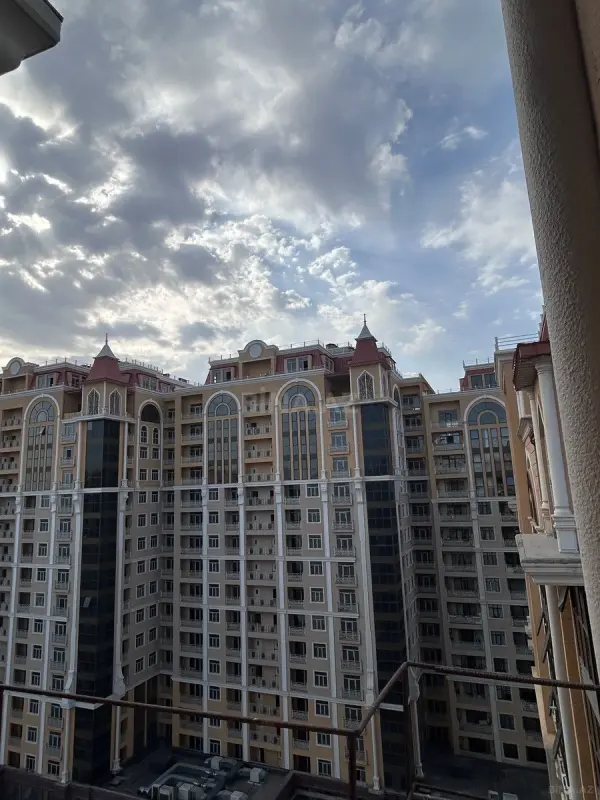 Satılır 8 otaqlı mənzil 476 m²