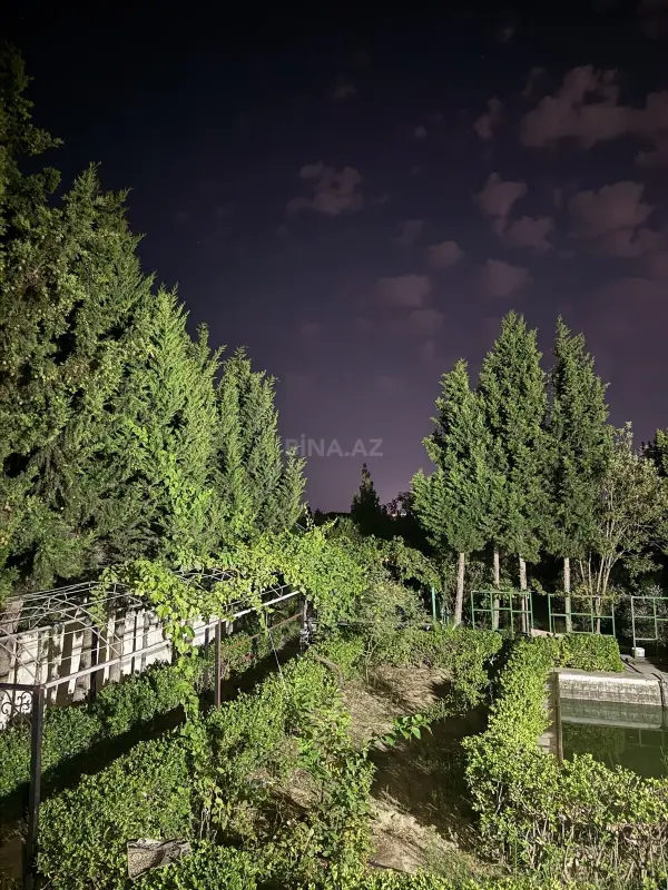 Satılır 5 otaqlı həyət evi 330 m²