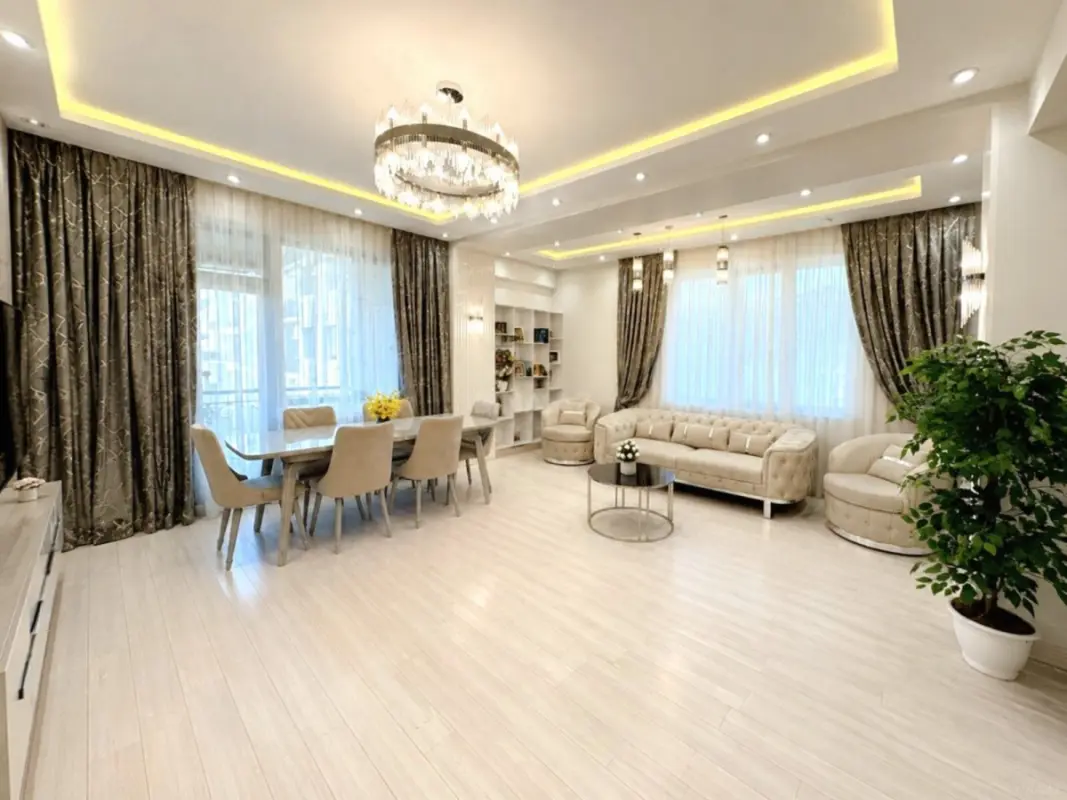 Satılır 3 otaqlı mənzil 130 m²