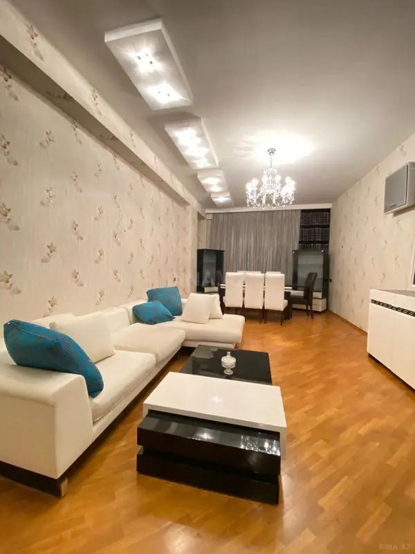 Kirayə verilir 3 otaqlı mənzil 140 m²