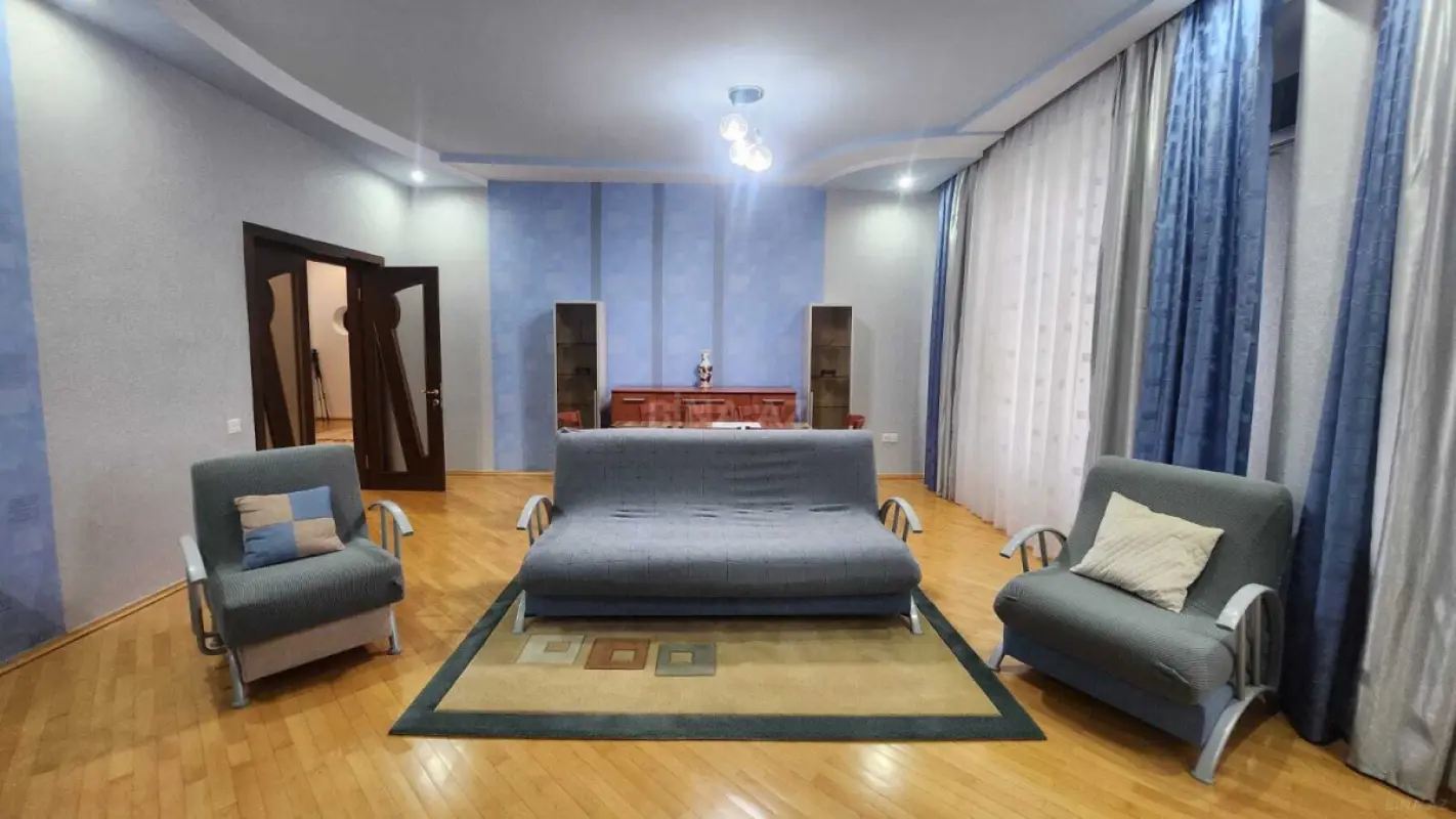 Kirayə verilir 5 otaqlı mənzil 200 m²