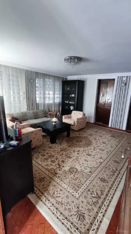 Satılır 6 otaqlı həyət evi 200 m²