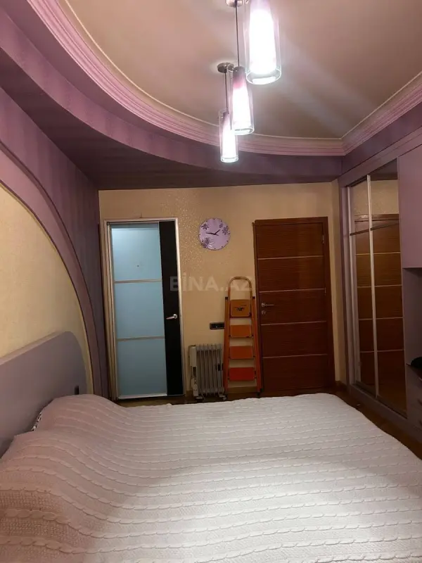 Kirayə verilir 4 otaqlı mənzil 150 m²