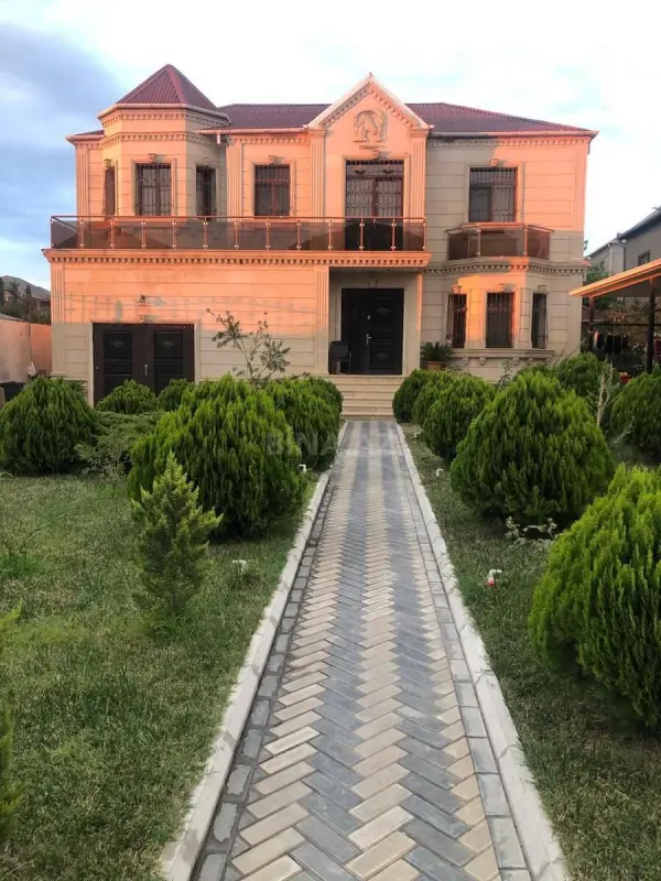 Satılır 6 otaqlı həyət evi 500 m²