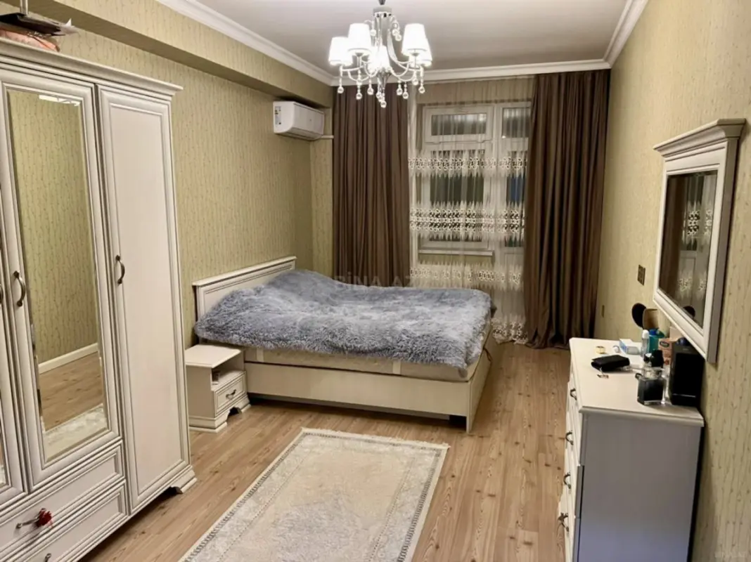 Satılır 3 otaqlı mənzil 125 m²