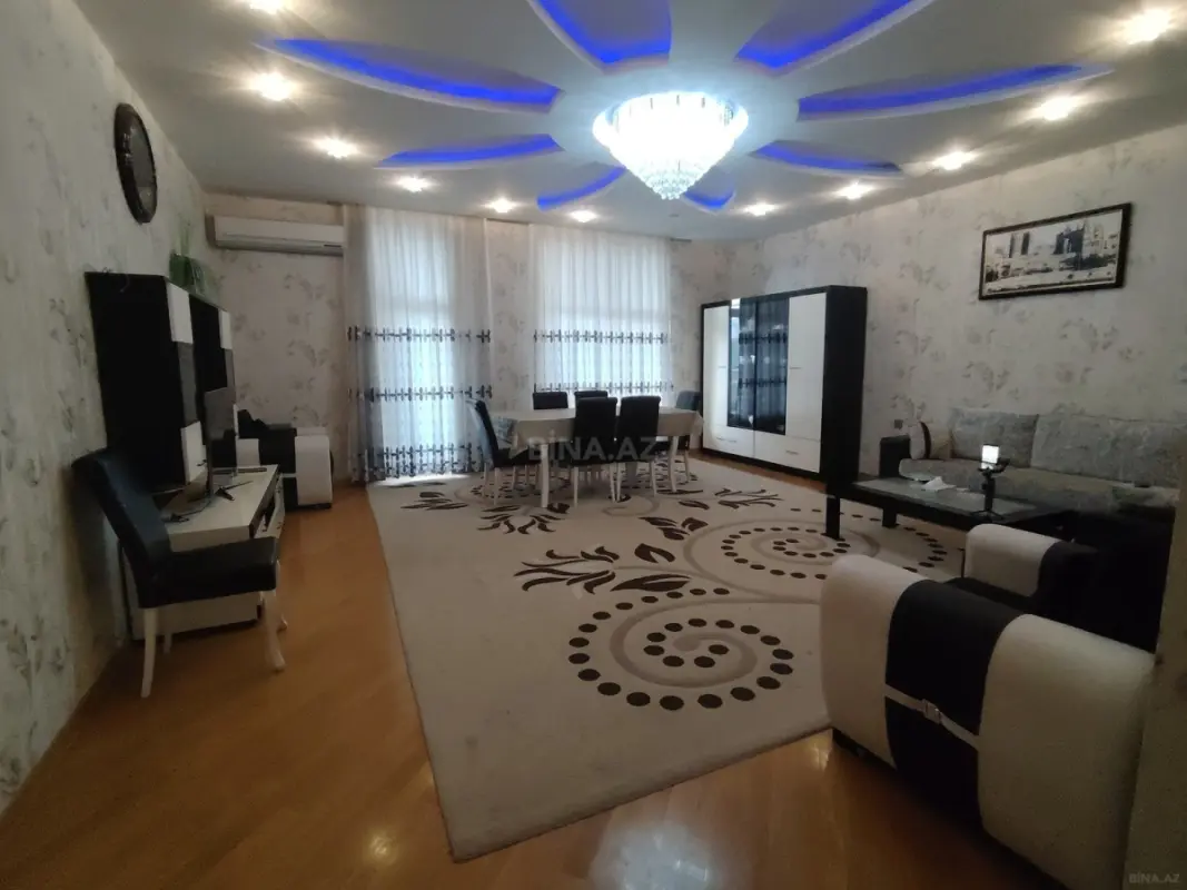 Satılır 4 otaqlı mənzil 206 m²