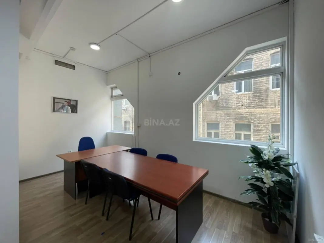 Kirayə verilir 4 otaqlı ofis 60 m²