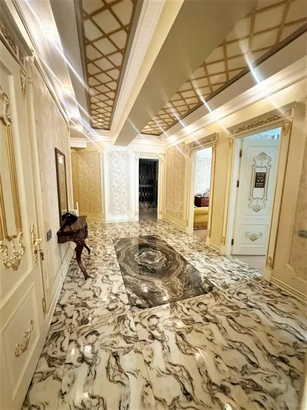 Satılır 4 otaqlı mənzil 158 m²