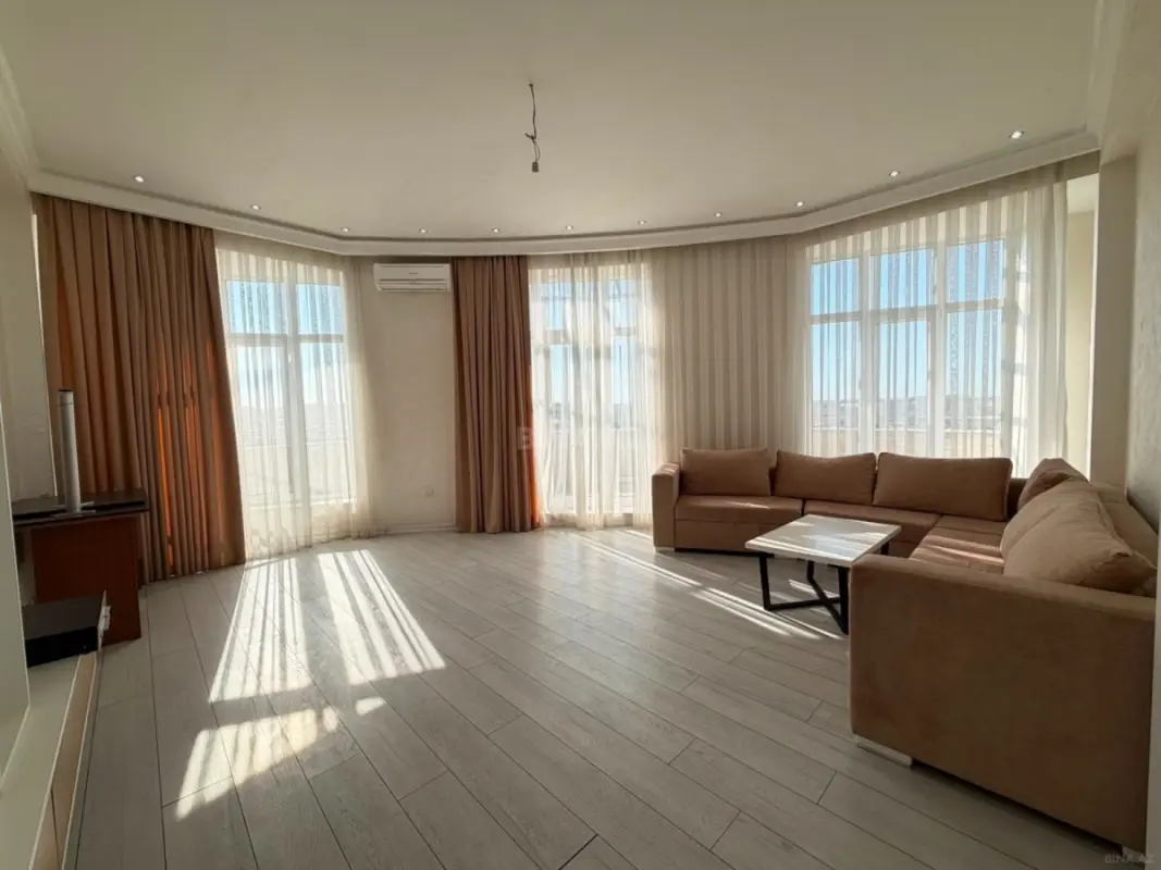 Satılır 3 otaqlı mənzil 145 m²