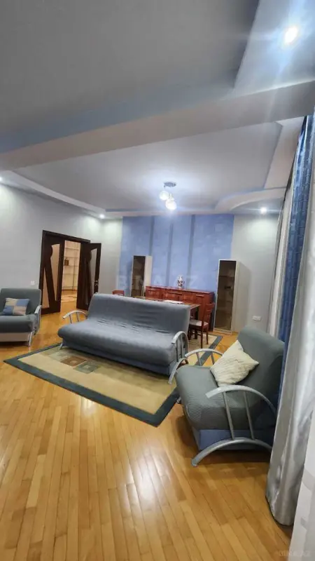 Kirayə verilir 5 otaqlı mənzil 220 m²