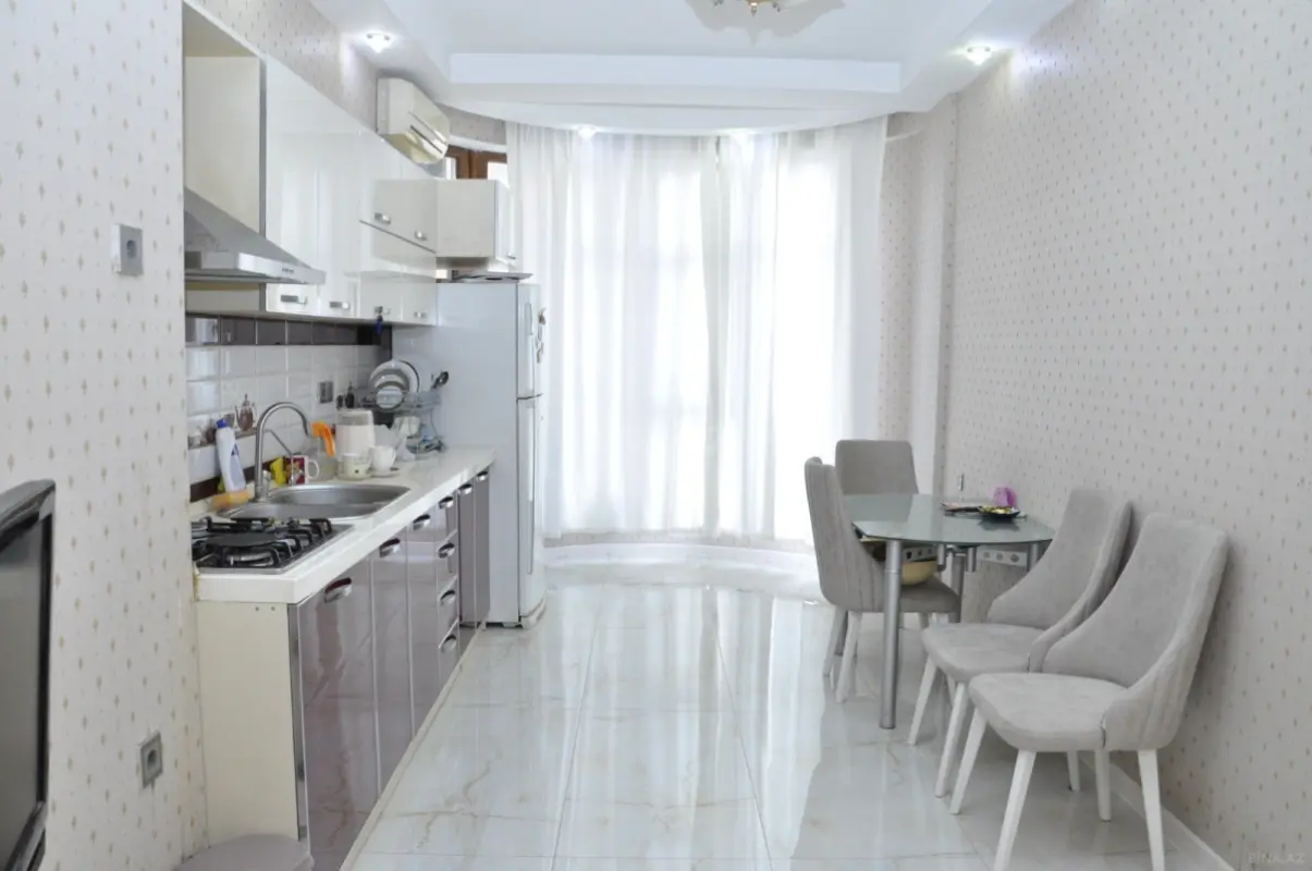 Satılır 4 otaqlı mənzil 192 m²