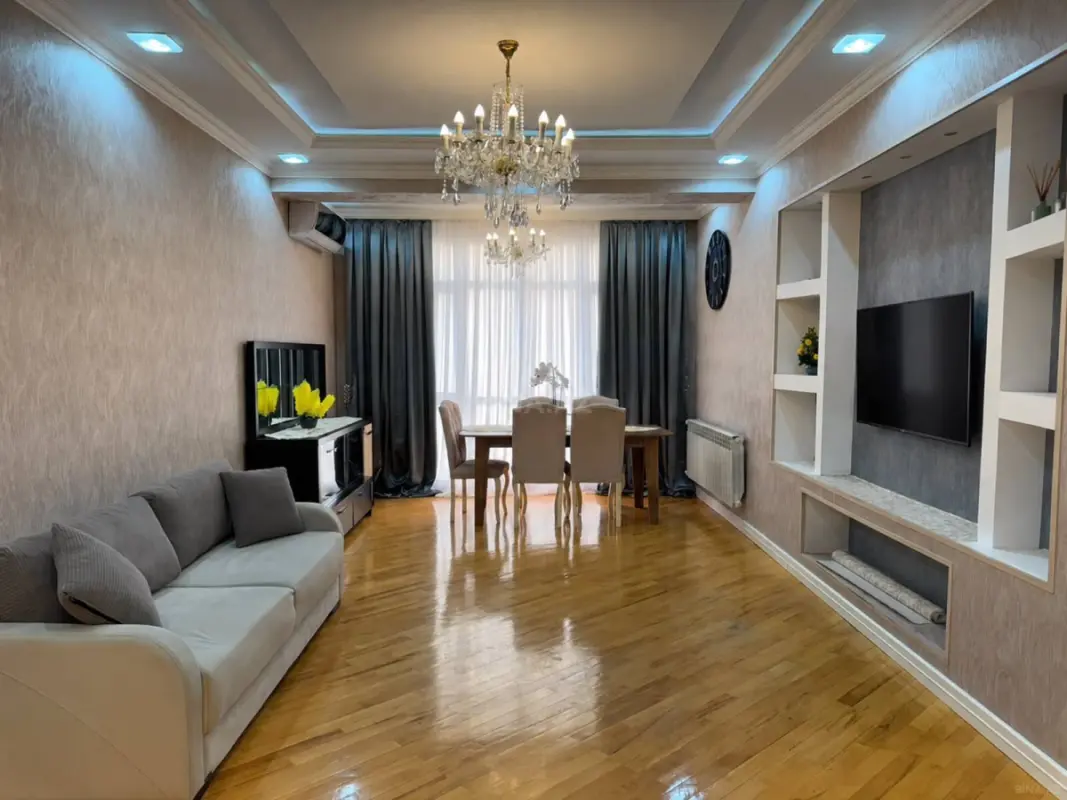 Kirayə verilir 4 otaqlı mənzil 150 m²