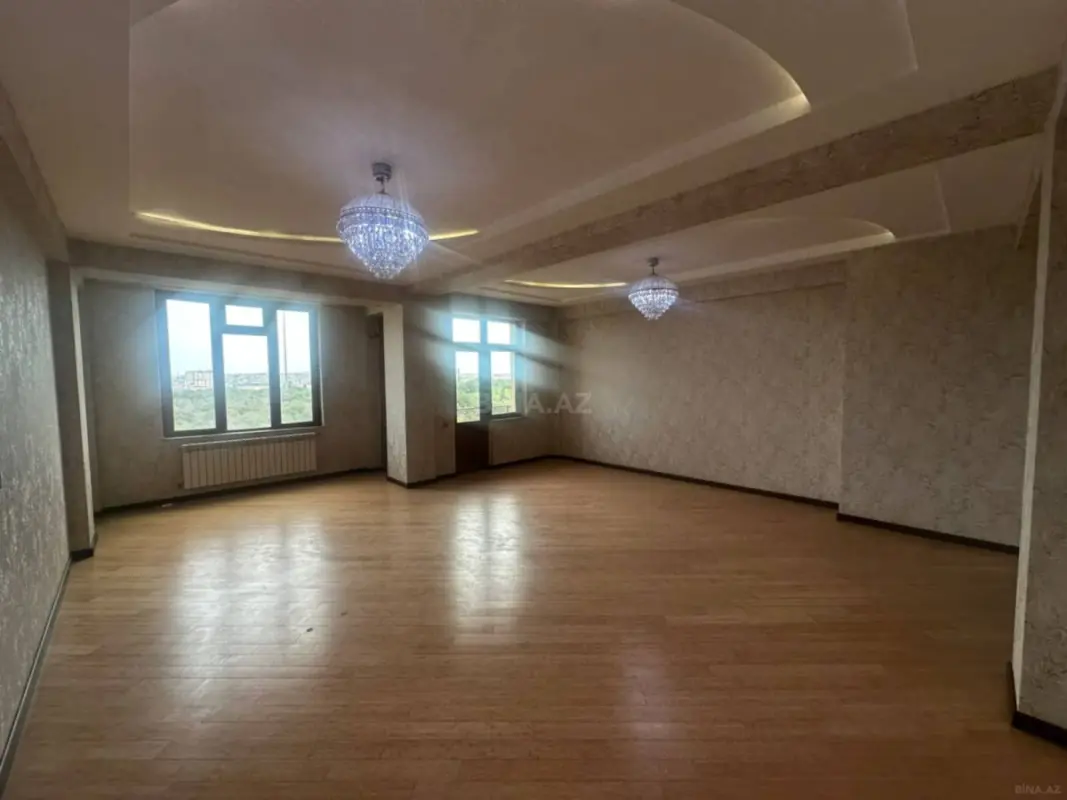 Satılır 3 otaqlı mənzil 136 m²
