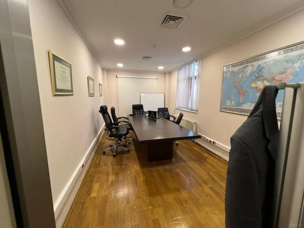 Satılır 20 otaqlı ofis 700 m²