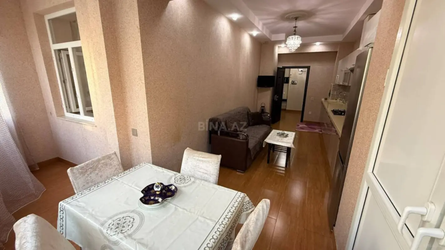 Kirayə verilir 2 otaqlı mənzil 90 m²