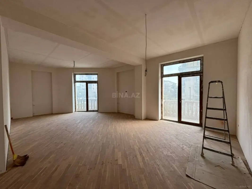 Satılır 3 otaqlı mənzil 129 m²