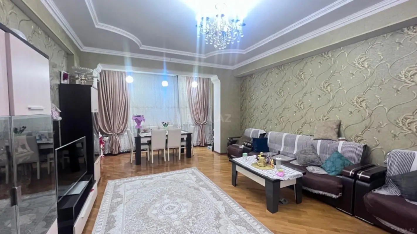 Satılır 3 otaqlı mənzil 121 m²