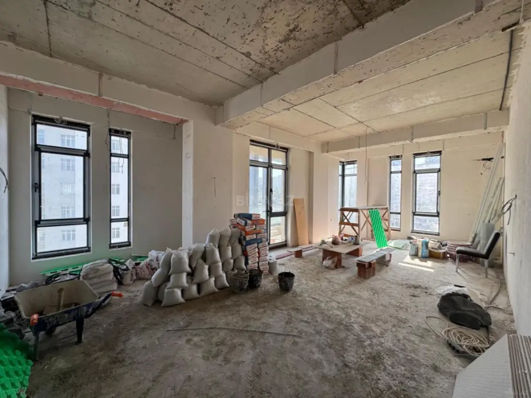 Satılır 4 otaqlı mənzil 220 m²