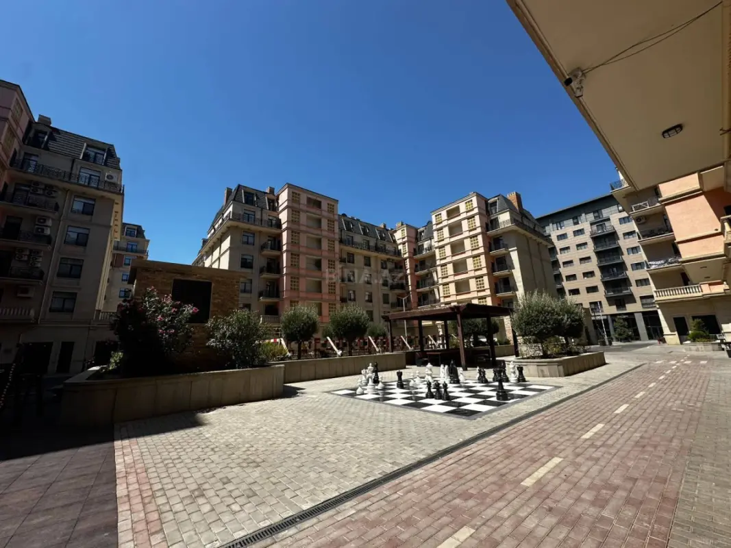 Satılır 5 otaqlı mənzil 193 m²