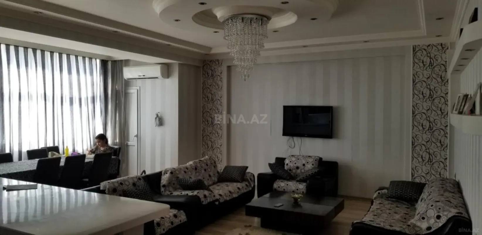 Satılır 3 otaqlı mənzil 115 m²