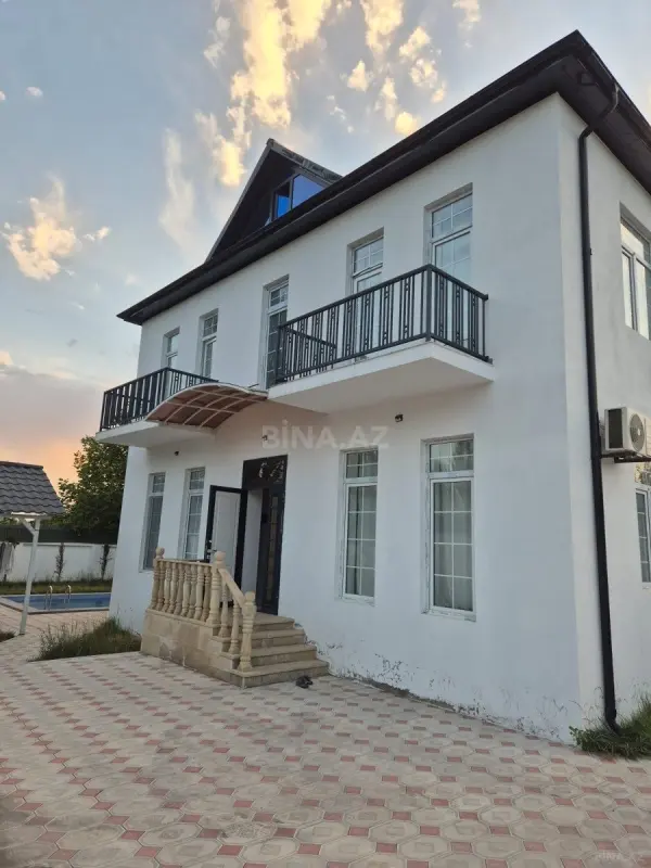 Kirayə verilir 10 otaqlı həyət evi 200 m²