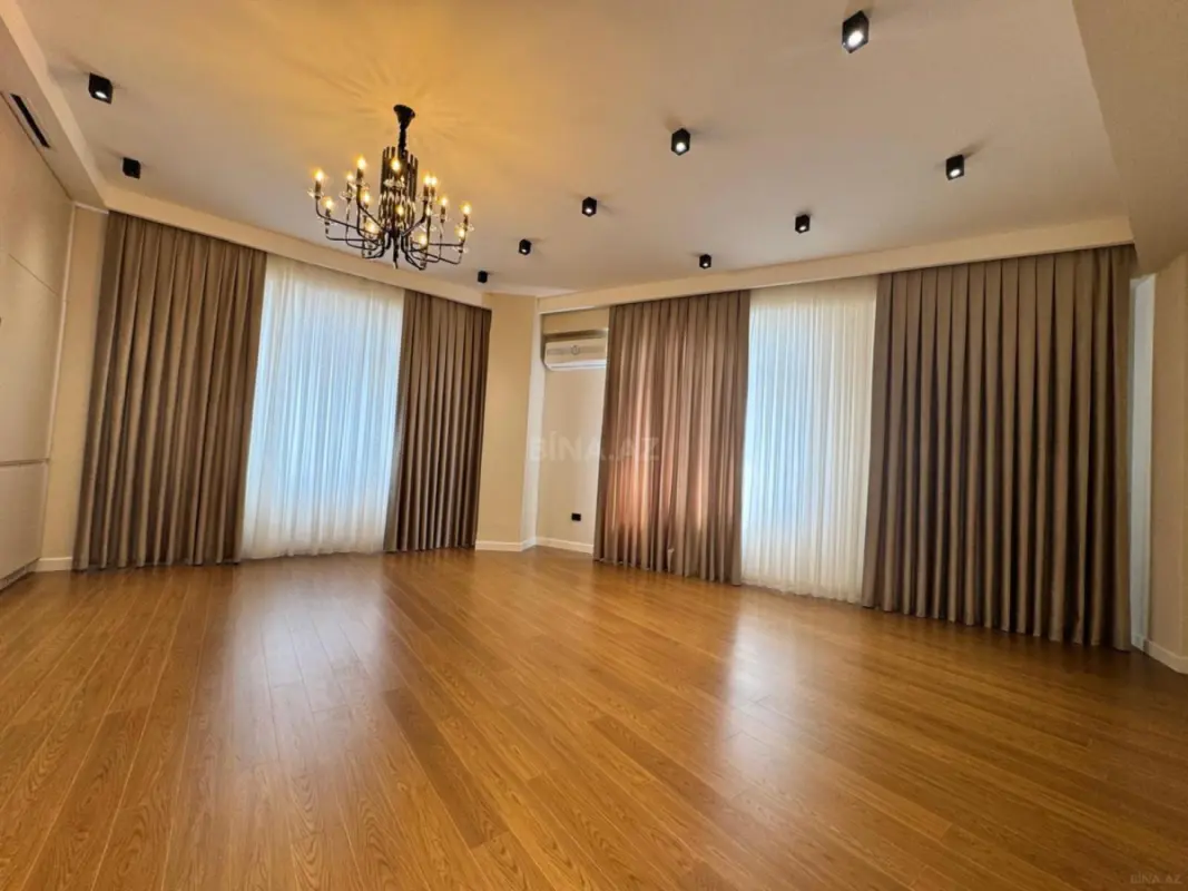 Satılır 3 otaqlı mənzil 150 m²