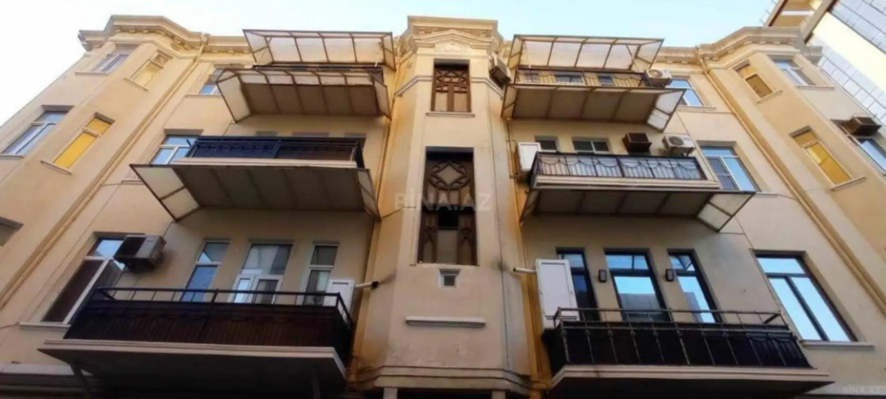 Satılır 5 otaqlı mənzil 172 m²