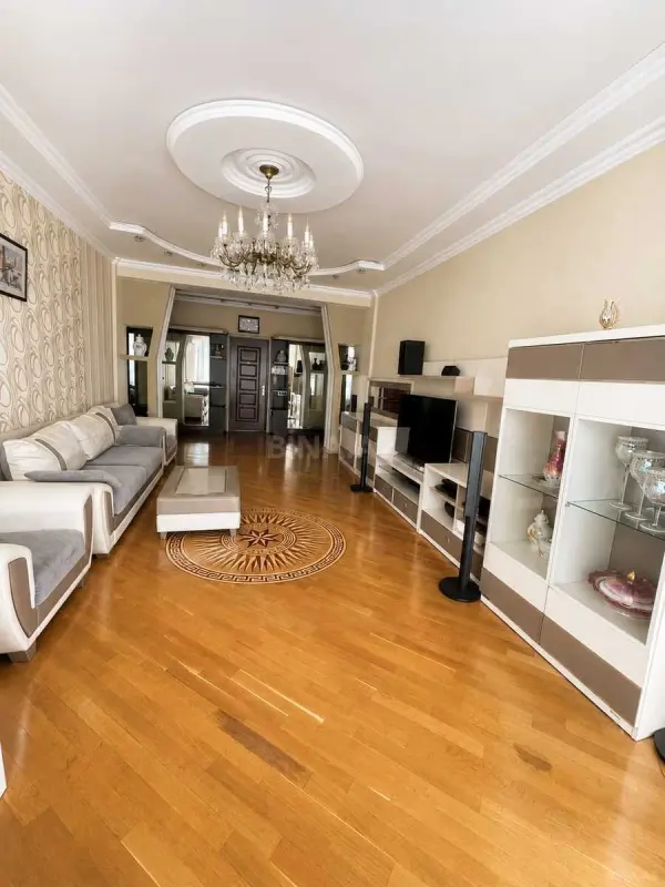 Kirayə verilir 2 otaqlı mənzil 100 m²