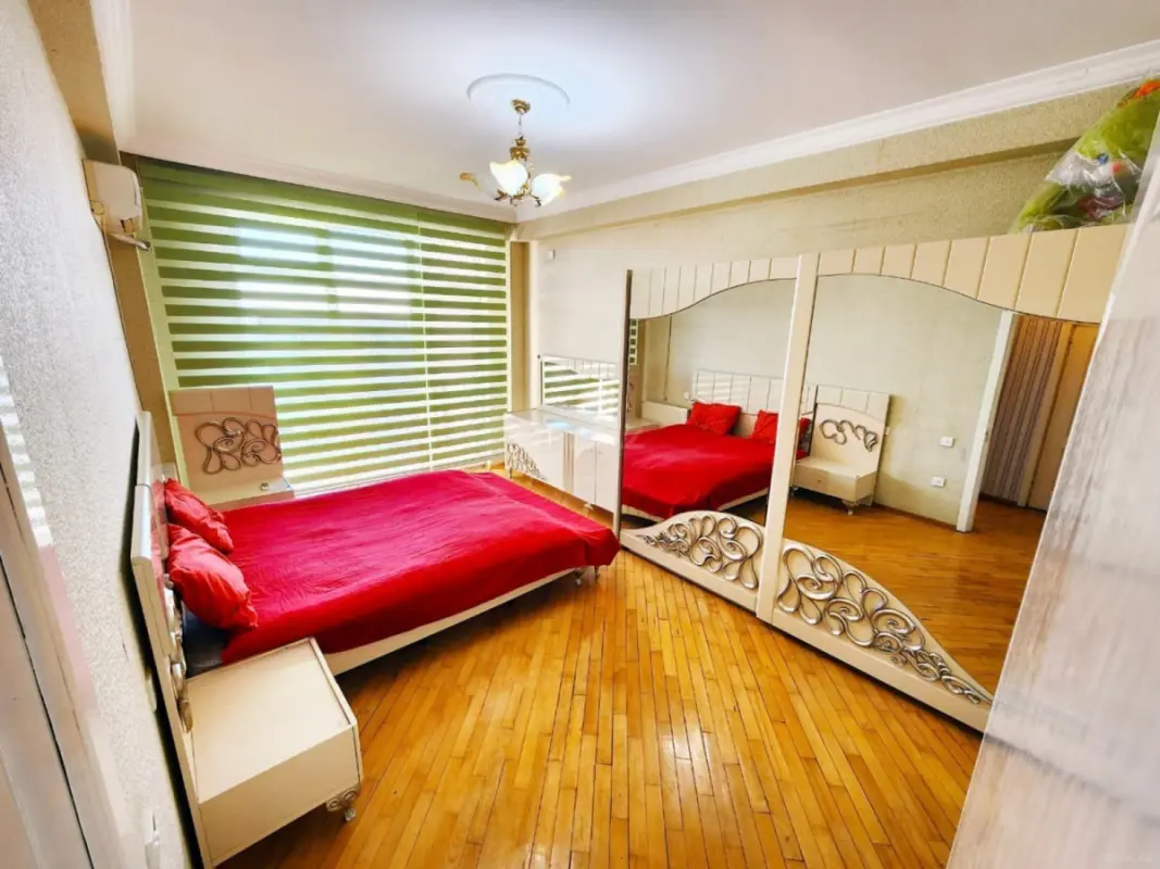 Kirayə verilir 3 otaqlı mənzil 140 m²