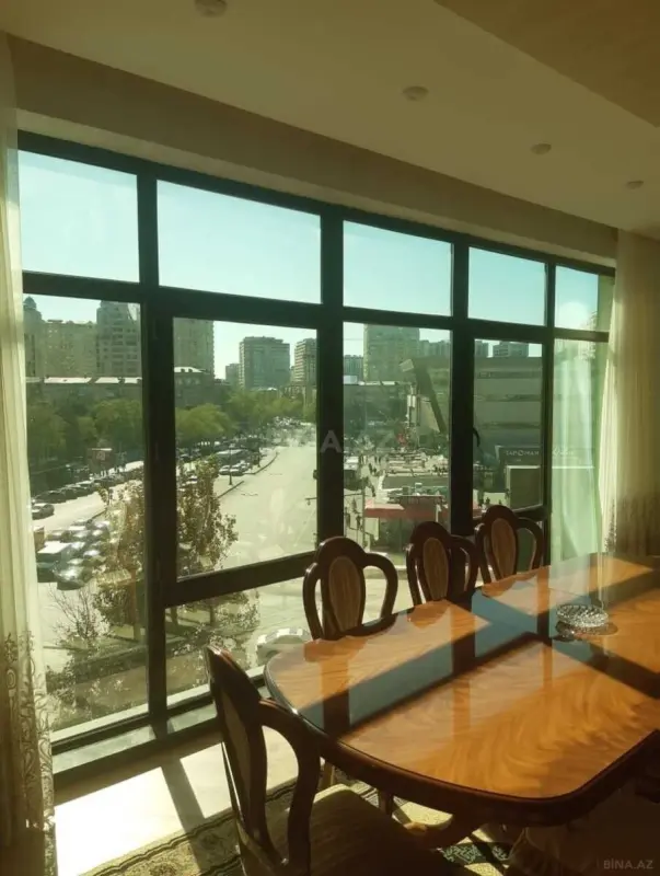 Kirayə verilir 3 otaqlı mənzil 130 m²