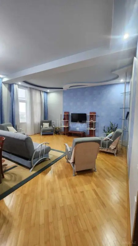 Kirayə verilir 5 otaqlı mənzil 250 m²