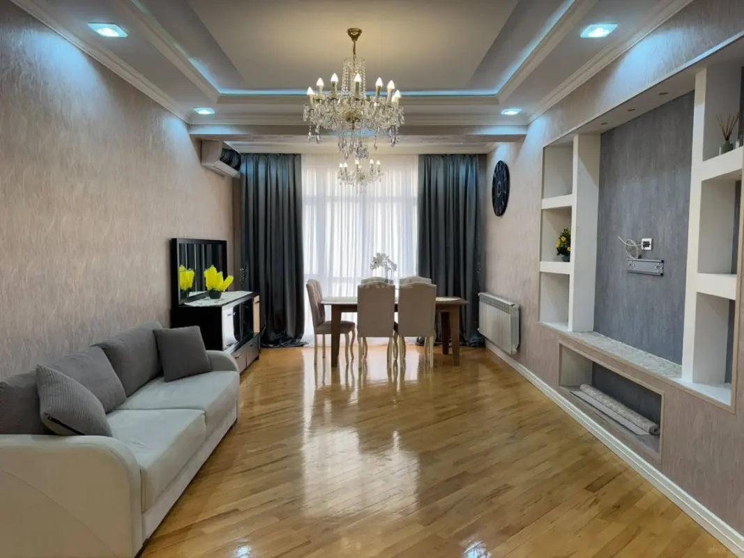 Kirayə verilir 4 otaqlı mənzil 150 m²