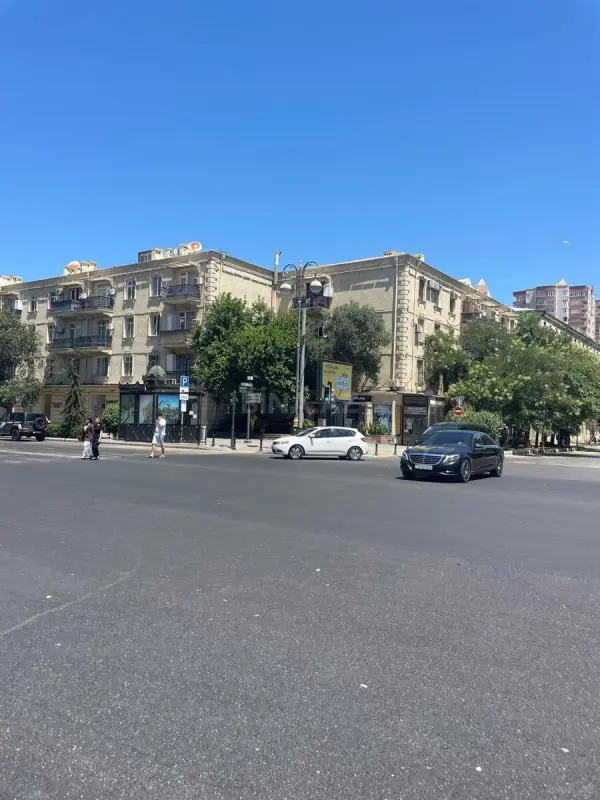 Satılır obyekt 80 m²