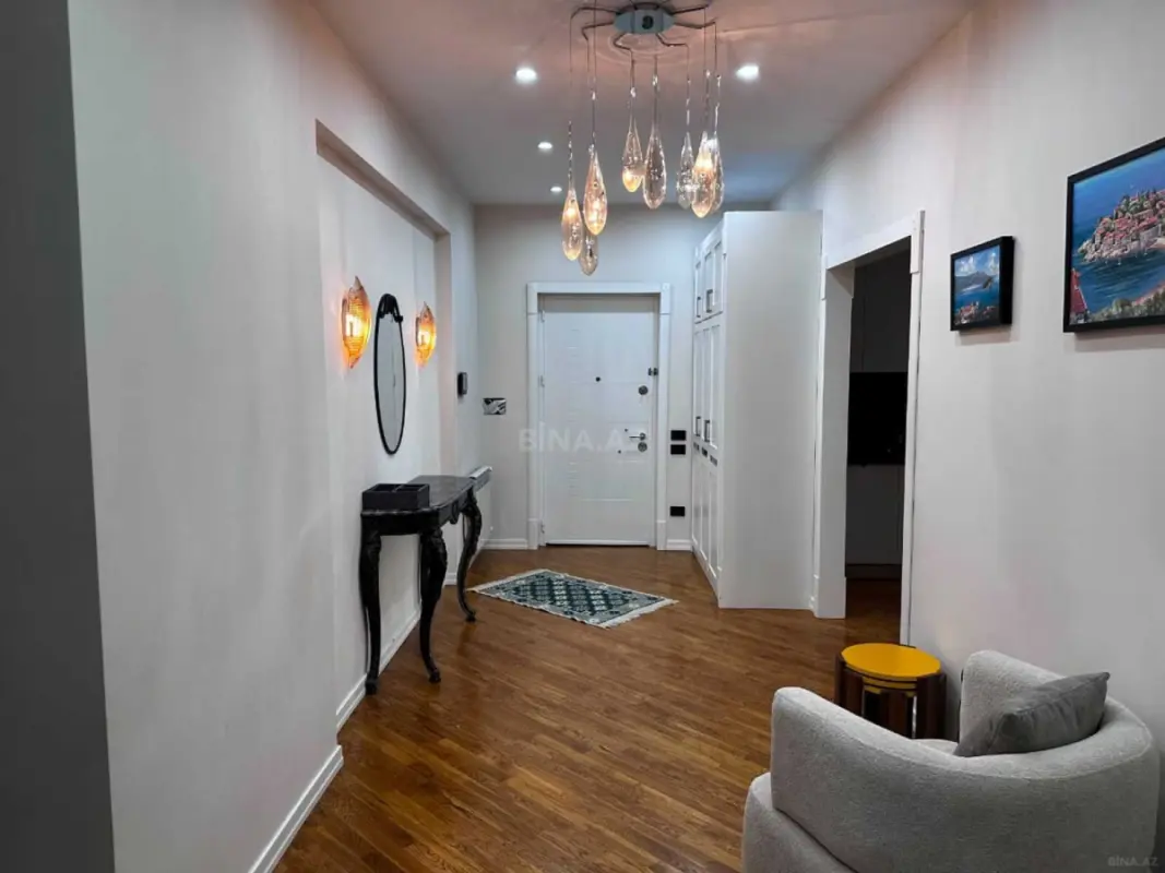 Kirayə verilir 3 otaqlı mənzil 141 m²