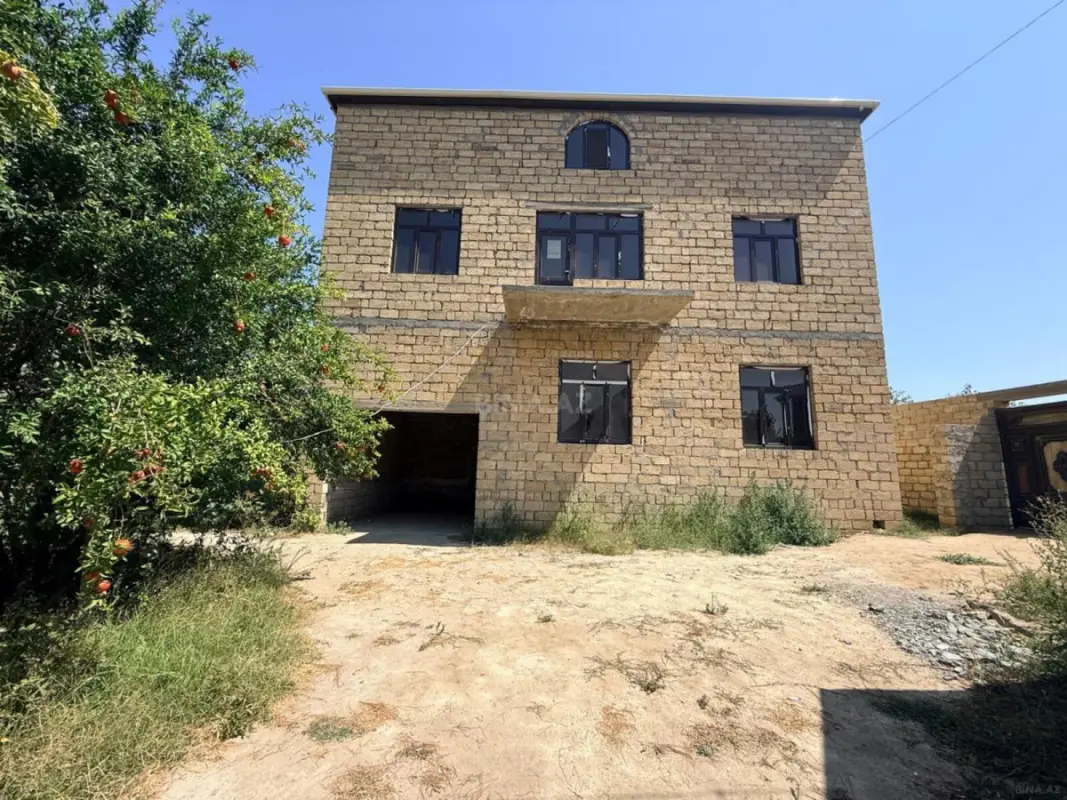 Satılır 5 otaqlı həyət evi 400 m²