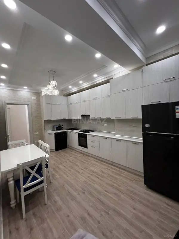 Kirayə verilir 3 otaqlı mənzil 126 m²
